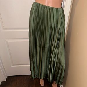 House of Harlow Dark Green Skirt